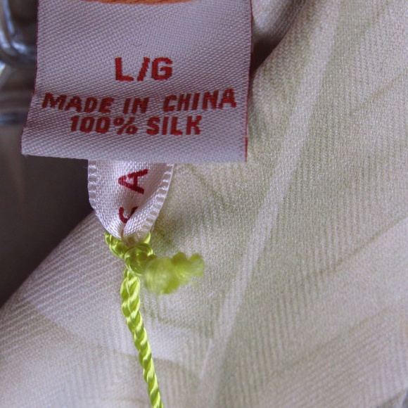 Tommy Bahama Camp Shirt Size Large Short Sleeve - Picture 4 of 7